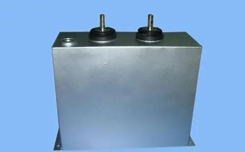 電容器充放電的原理是什么？